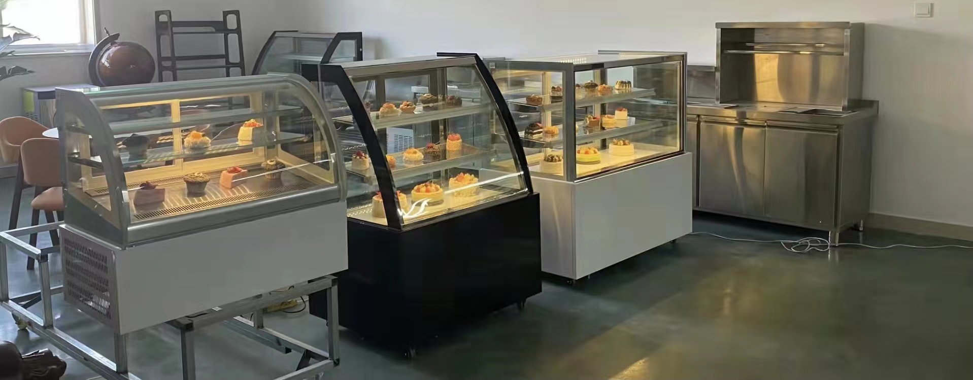 Curved Glass Cake Refrigerated Cabinet - 4 Tips on Choosing the Best Equipment