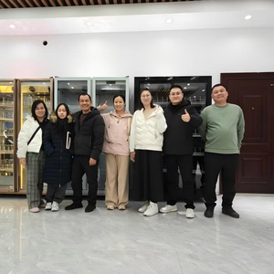 11.21李婷婷澳大利亚客户参观博兴昕雪尔厨具厂(1).jpg